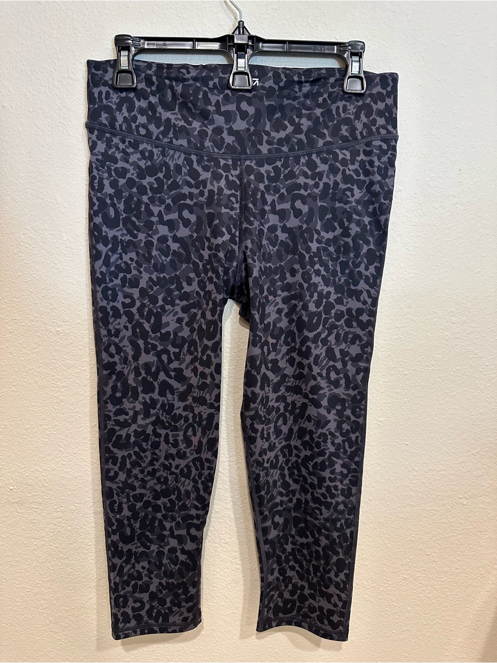 GAPFit Women’s Black Leopard Print Yoga/Exercise Pants—Size Medium